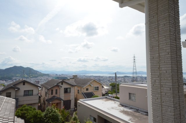 観音台一丁目の収納|東側が段落ちになっている為、陽当り眺望良好です
