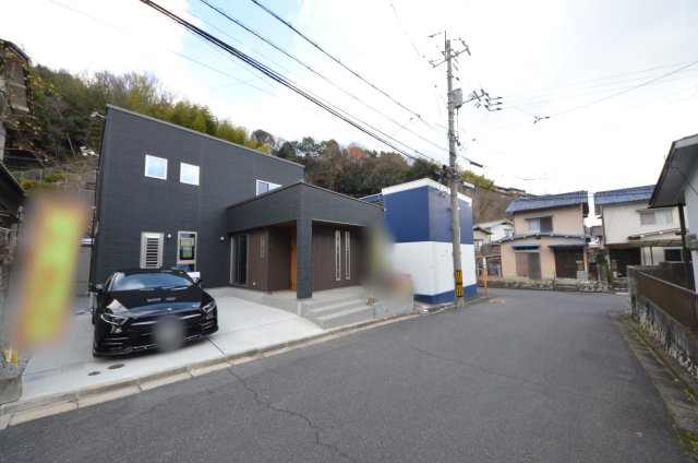 屋代三丁目の前面道路含む現地写真|前面道路は交通量が少なく駐車楽々