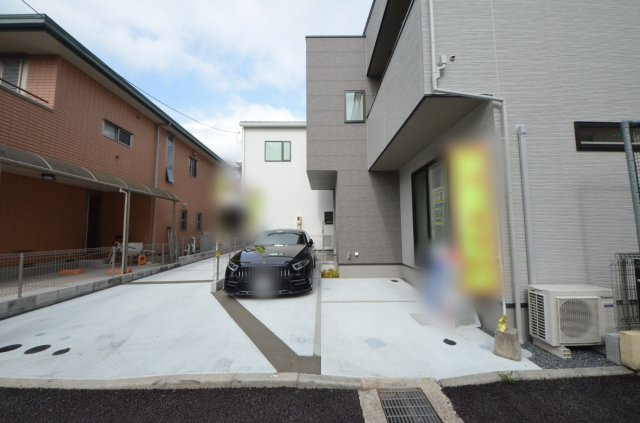 柳ヶ丘の駐車場|車種により駐車二台可能です