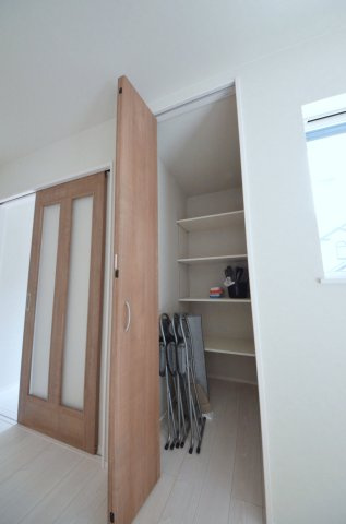 丹那新町の収納|リビングにも収納スペース有