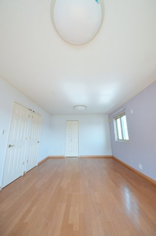 大町西一丁目の洋室|全居室収納スペース有、お部屋が広く綺麗に使えます