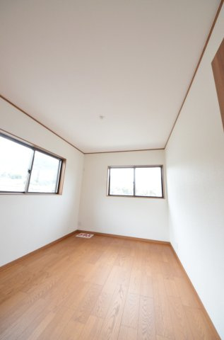 矢野東四丁目の洋室|全居室収納スペース有、お部屋が広く綺麗に使えます