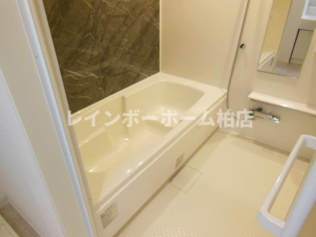 【仲介手数料：50％OFF】対象物件！の浴室|1坪風呂で、追い焚き機能・浴室乾燥機があります