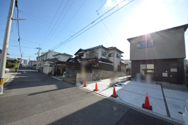桜尾三丁目の前面道路含む現地写真|前面道路が広く駐車楽々です