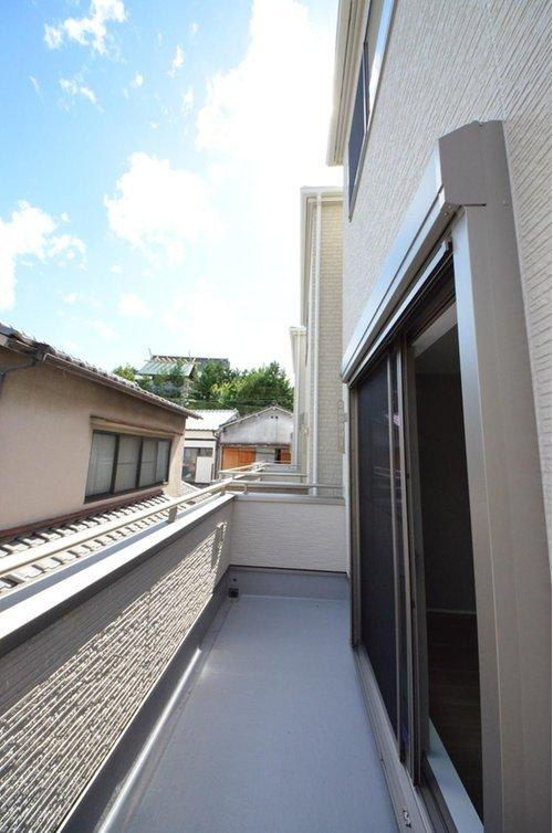 東本浦町のバルコニー|東南向きの広いバルコニー。