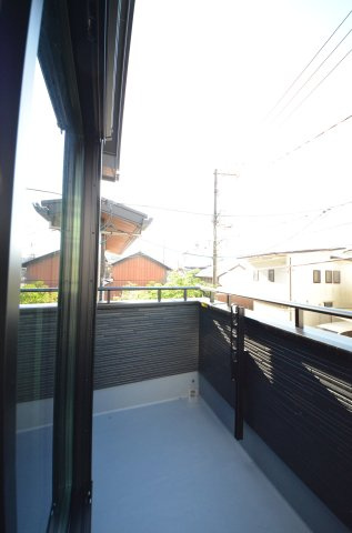 日宇那町のバルコニー|南向きの広いバルコニー