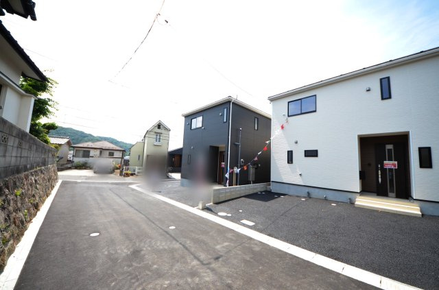 中山新町一丁目の前面道路含む現地写真|前面道路は交通量が少なく駐車楽々です