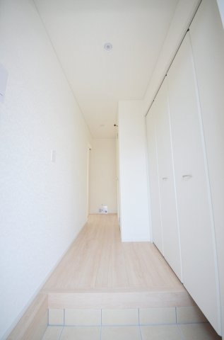 中山新町一丁目の玄関|大容量の収納有
玄関周りの収納も充実しています