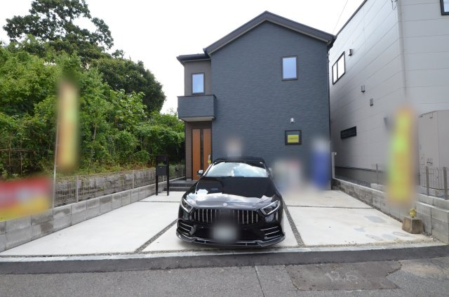 温品四丁目の駐車場|JR矢賀駅徒歩15分
車種により駐車2台可能です