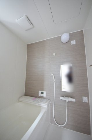 青崎一丁目の浴室|広いバスルーム。
足を伸ばしてゆっくり湯船につかることができます