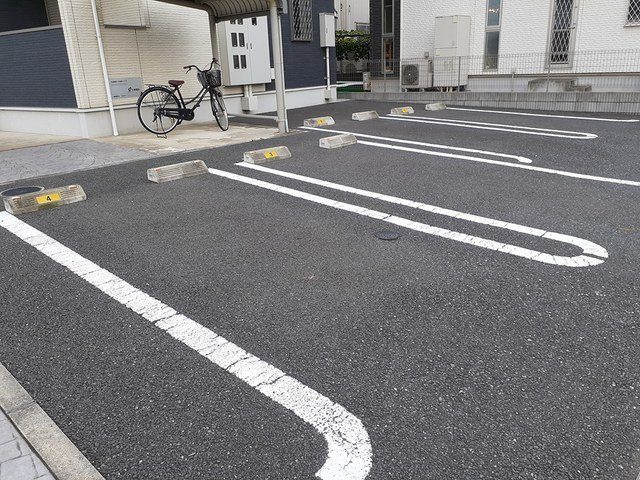 サンリット・スクエアの駐車場
