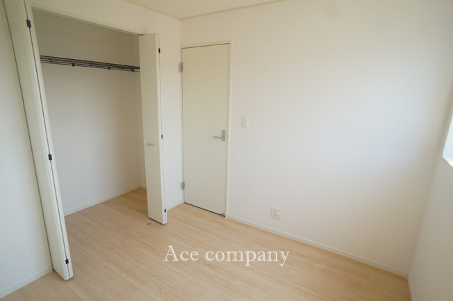 【子供部屋】 | 八尾市安中町8丁目 | 【2階：洋室4.5帖】クローゼット完備です♪
