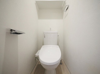 【トイレ】 | アドバンス大阪ベクエム | 落ち着いた色調のトイレです