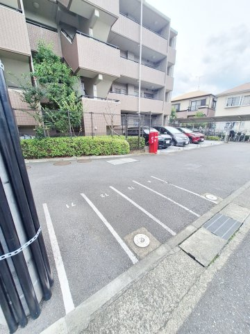 カインドステージ北鎌倉の駐車場