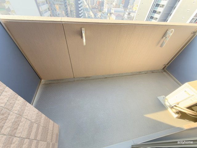S-RESIDENCE難波EAST　仲介手数料無料のバルコニー