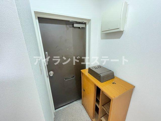 ライオンズマンション太子堂秋栄　室内洗濯機置場　角部屋の玄関