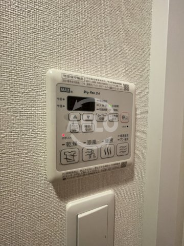プレサンス塚本駅前の洗面所|プレサンス塚本駅前　浴室乾燥機