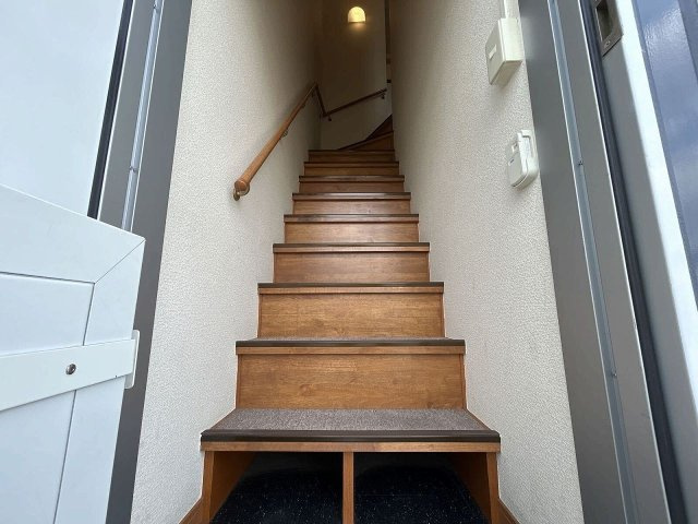 レオパレス寿の玄関