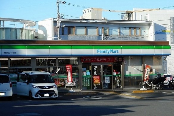 アサ・ピリラニの周辺|ファミリーマートまで150m