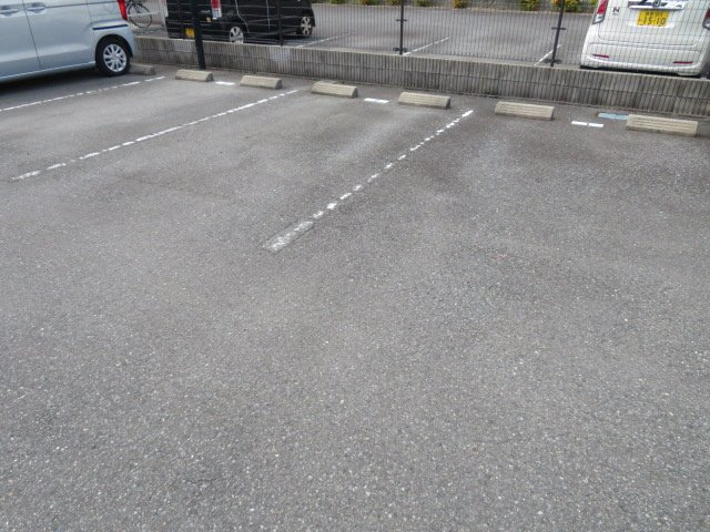 グレイスシャトル山口　Aの駐車場