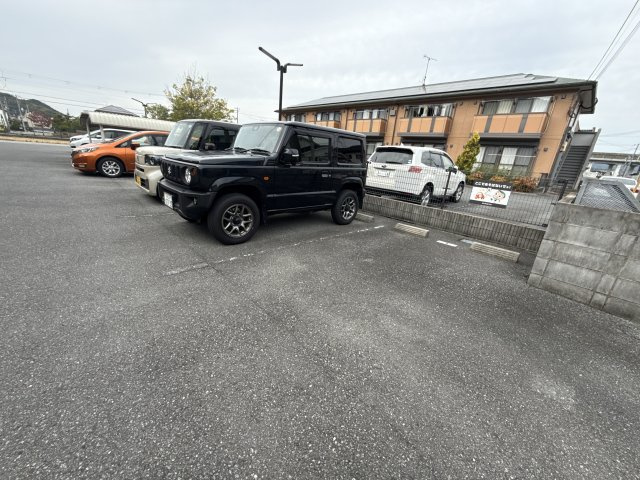 グレイスシャトル山口　Aの駐車場