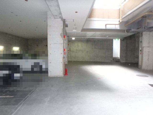 芦屋コンチェルトの駐輪場|地下屋内平面駐車場