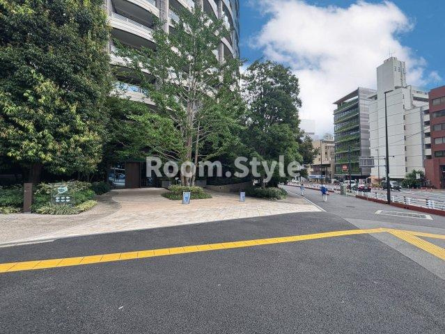 パークコート神宮北参道 ザ タワーの周辺|空室のためご都合に合わせてご内覧できます
お問合せはお電話でもお受付しております。
03-6450-5211