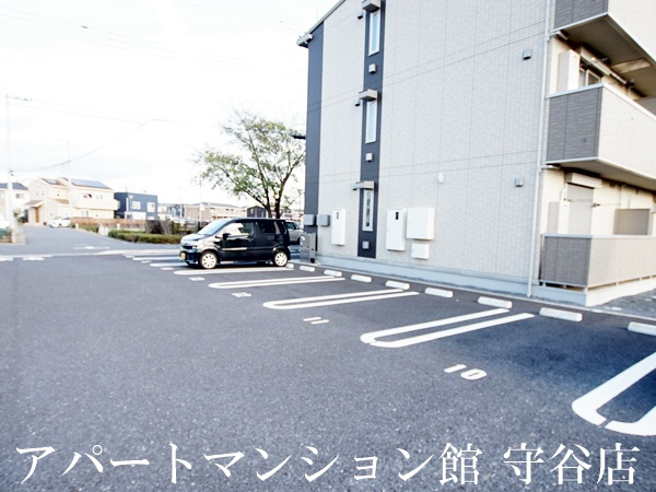 ヴィルヌーブみどりのの駐車場