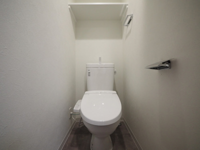 【トイレ】 | アドバンス大阪ベクエム | 落ち着いた色調のトイレです