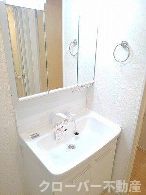 バニラホワイトの洗面所