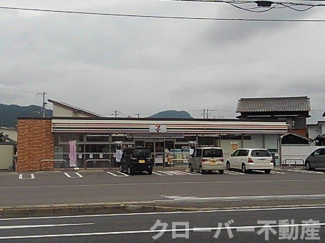バニラホワイトの周辺|セブンイレブン三豊市役所前店まで180m