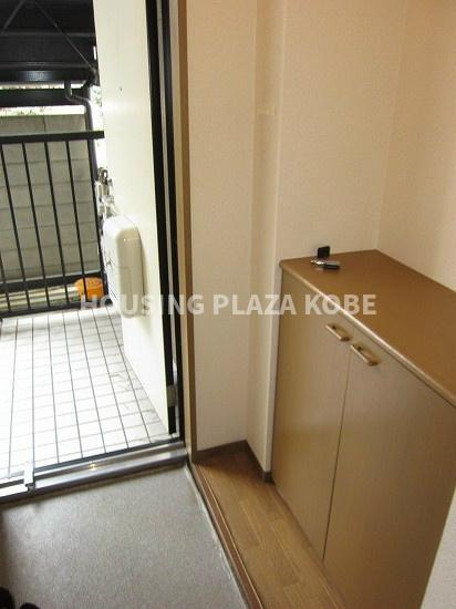 エステート塩屋山手の玄関