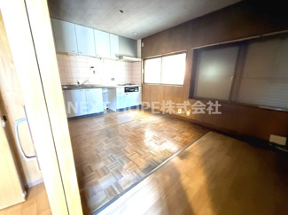 【居間・リビング】 | 尼崎市武庫川町２丁目中古テラスハウス | １階LDKは約10.5帖です♪お好きなリフォームを楽しんでみませんか？