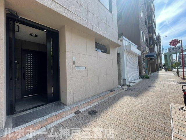 杉本商事ビルのエントランス
