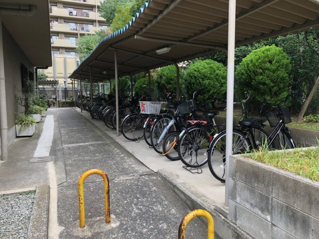 日興千里丘スカイマンションA棟の駐輪場