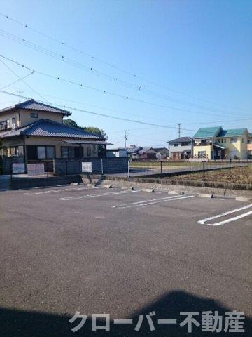 リヴィエールＡの駐車場