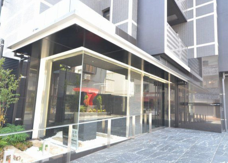 アジールコート大森西のエントランス