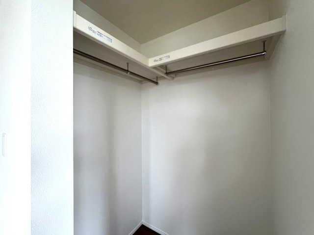 上でも下でもない中屋敷は、みんな大好き中屋敷。なぜ、中屋敷と言う地名が付いたのでしょうか？知っている人いたら教えて下さい。ほら、気になってきましたでしょう？な、『瀬谷区中屋敷１丁目』新築戸建の収納|大きなスペースがあり、収納には困りません