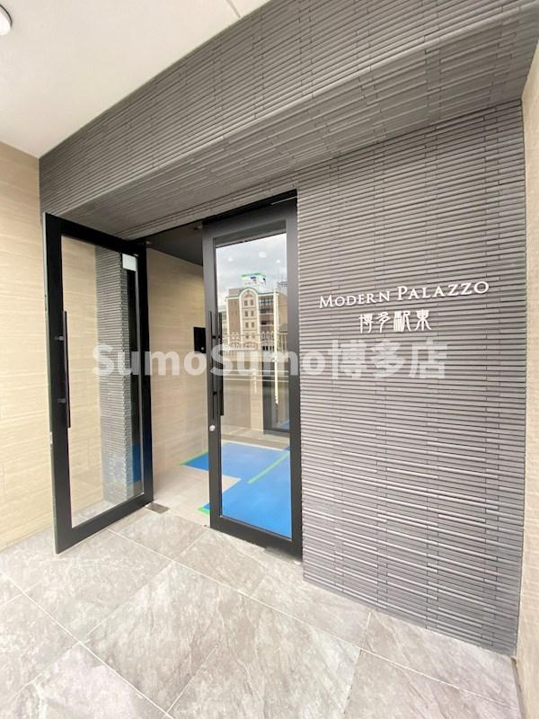 MODERN PALAZZO 博多駅東のエントランス|清潔なエントランスです