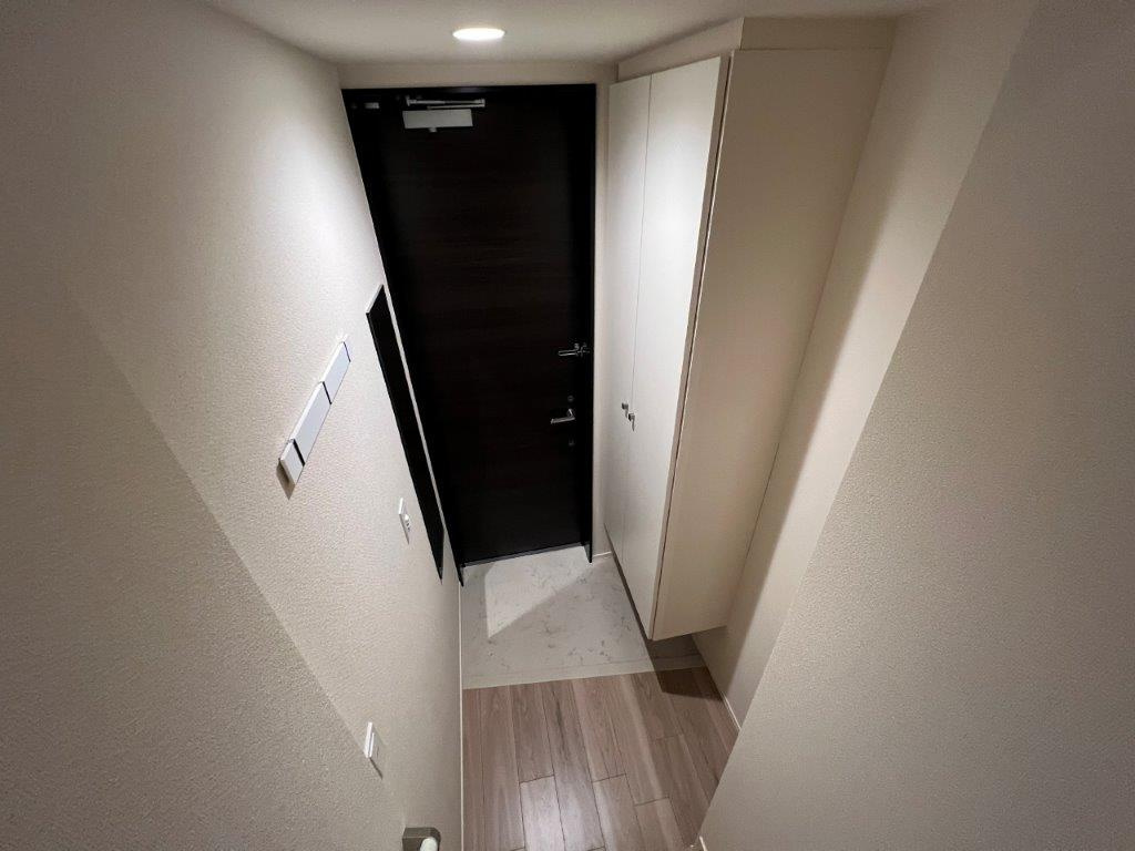 メゾンウエストの玄関