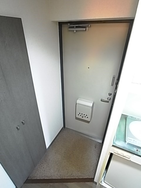 メゾン甲子園EASTの玄関