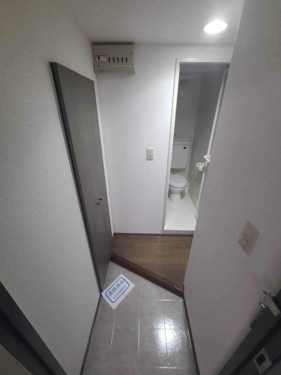 メゾン甲子園EASTの玄関