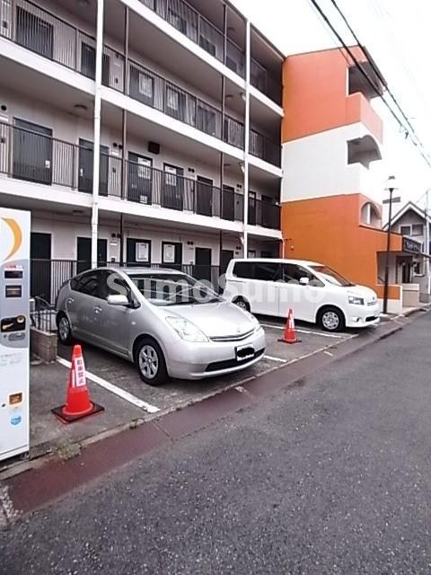 アルカディアマーユの駐車場