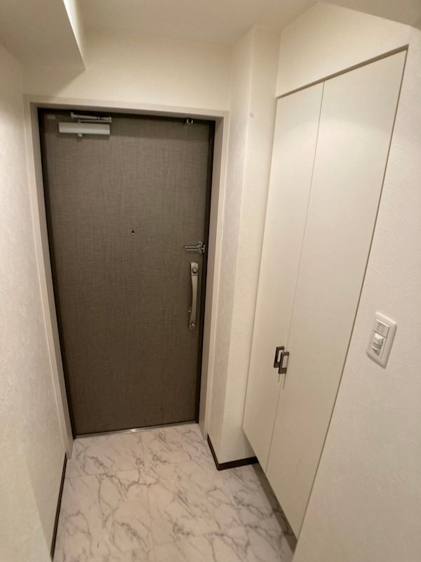 フォーチュン心斎橋イーストの玄関