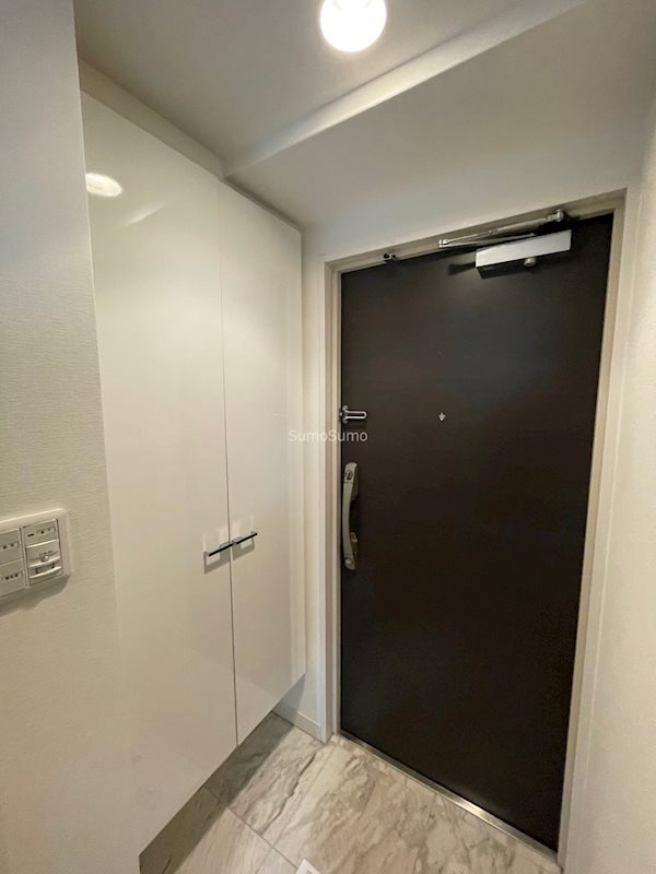 QCフラット北堀江の玄関