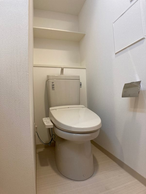 大阪市中央区博労町１丁目の賃貸マンションのトイレ