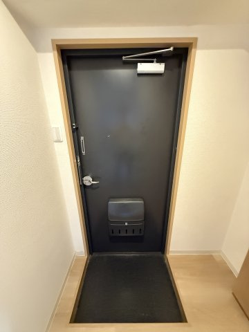 丸正ビルの玄関