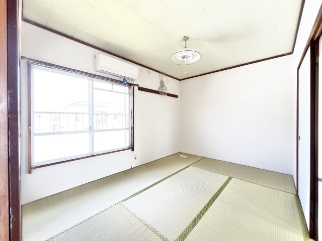 四街道市千代田１丁目のタウンの寝室|広くて明るい寝室