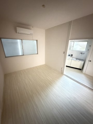 シエル中山手の居間・リビング