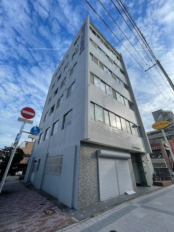 サンビルダー板宿の外観